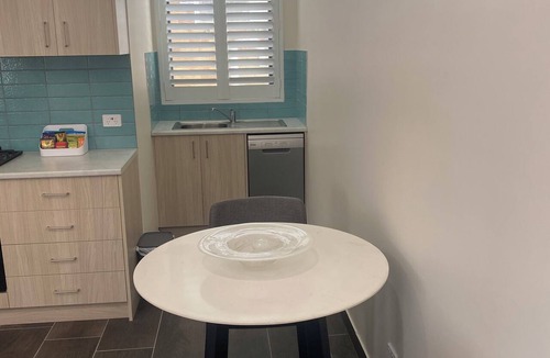 Goulburn Apartment | Modern 1-Bedroom Apartment in Goulburn CBD – Ideal for Work or Leisure
