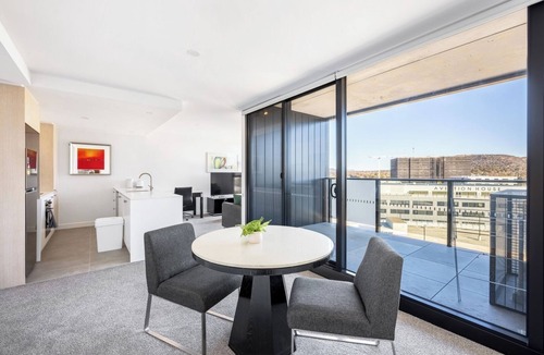 Phillip Apartment | Modern 1-Bedroom Apartment | Phillip Canberra