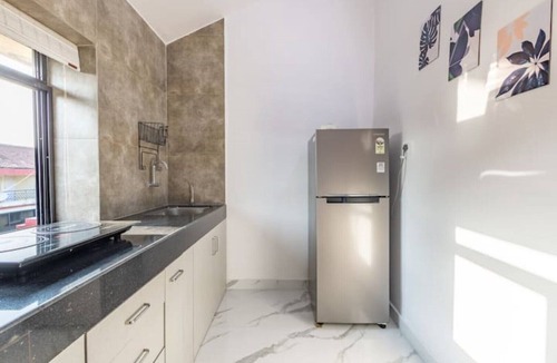 Varca Condo | Modern 1BHK Condo | W/S. Pool | 2m. Walk To Beach