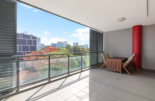 Wolli Creek Apartment | Modern 2-Bed Apartment Near Airport