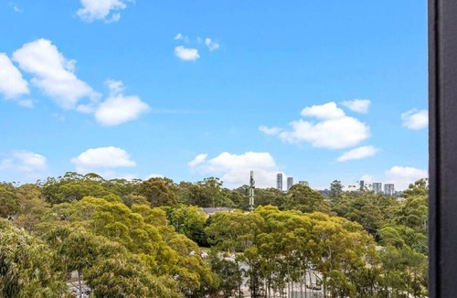 Macquarie Park Apartment | Modern 2BR Oasis - Walk to MQ Uni & Hospital