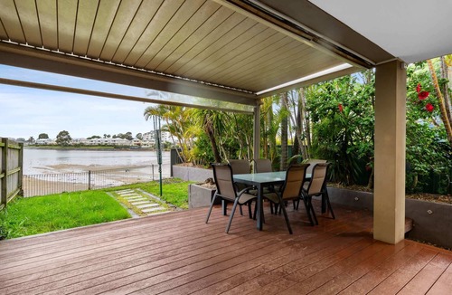Cabarita House | Modern 3-Bed with Water Views by Beach