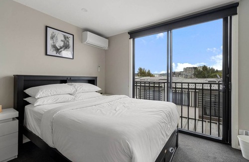 Greenway Apartment | Modern 3-Bedroom Townhouse in Quiet Greenway