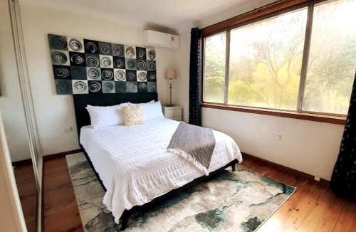 Keiraville House | Modern 3BR Home Walk to UOW