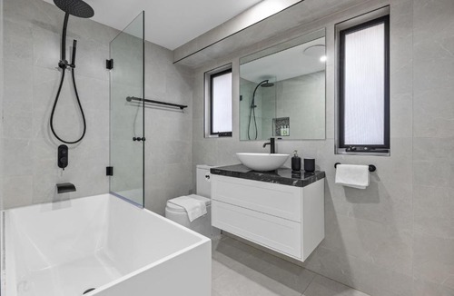 Glebe Apartment | Modern 3BR with Alfresco dining & Garage