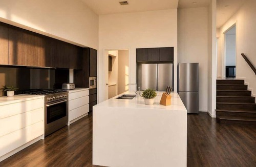 Ryde House | Modern 5 Bedroom Ryde Home - Sleeps 12, Fast Wi-Fi