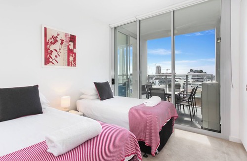 Zetland Apartment | Modern and Spacious 2BR Zetland Apartment Facing the Setting Sun