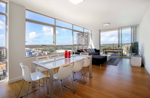 Zetland Apartment | Modern and Spacious 3BR Zetland Apartment with Views over Moore Park