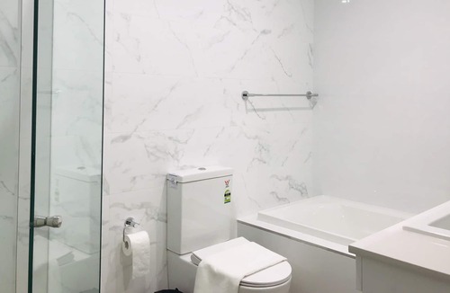 Asquith Apartment | Modern/Brandnew/2 Bd 2Bth/WiFi/Parking/Netflix/Washer/Dryer