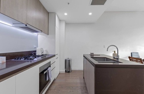 Waterloo Apartment | Modern City-Fringe Townhouse