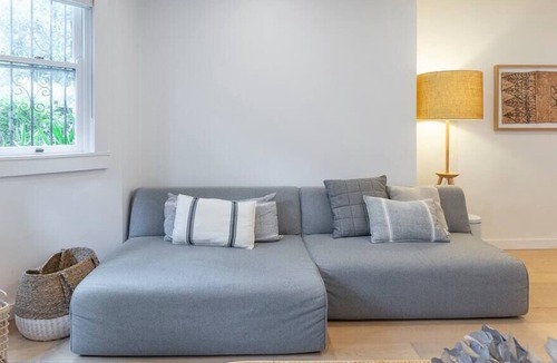 Double Bay Apartment | Modern Double Bay Apartment - 2min Walk To Beach