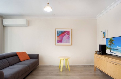Newtown Apartment | Modern, Executive Apartment near Newtown