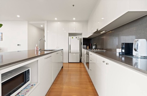 Bondi Junction Apartment | Modern Haven Near Beach & City