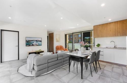 Marrickville Apartment | Modern Marrickville 2BR 5 Min Walk to Train