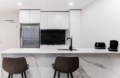 Melrose Park Apartment | Modern Melrose Park Retreat for 6 Guests