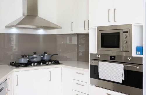 Abbotsford Apartment | Modern Riverside 4BR Apartment in Abbotsford