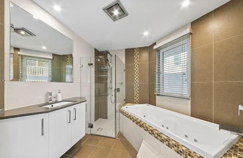 La Perouse Apartment | Modern Seafront Luxury, Steps from the Beach