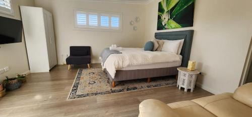 Wollongong CBD House | Modern Studio 5 mins walk to hospital