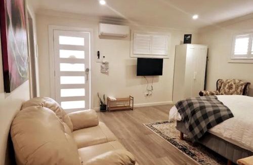 Wollongong CBD House | Modern Studio 5 mins walk to hospital
