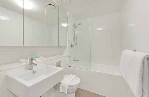 Neutral Bay Apartment | Modern Wyndel Apartment GRO017403