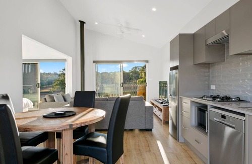 Lovedale Apartment | Molly Morgan Vineyard Villa Shiraz. Couples Retreat in the Hunter