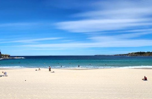 North Bondi Apartment | Moments to famous Bondi Beach