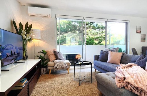 North Bondi Apartment | Moments to famous Bondi Beach