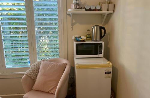 Kogarah Hotel | Monterey Guest Studio near Hospitals, Beach and Airport