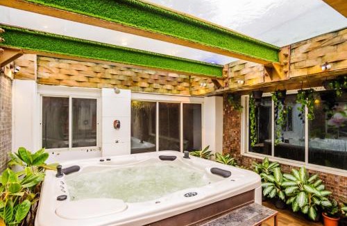 Kune N.m. House | Moonstone Meadows Suite By Alaya Stays With Shared Pool, Garden, Gazebo, & Jacuzzi