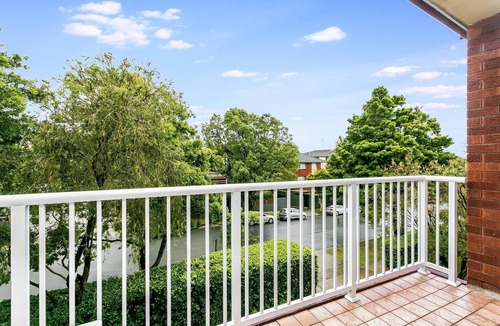 Mosman Apartment | Mosman - PUNCH- Punch Street - Sunny Top-Floor 2BR with Balcony, Leafy Views Garage Near Balmoral Beach