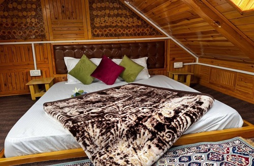 Banjar Ski Chalet | Mountain pine majesty jibhi