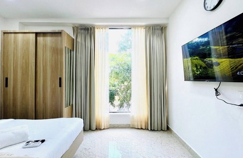 Sector 14 Hotel | MOZO Banquet and Conference Hall Gurgaon