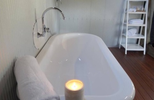 Upper Lockyer RV Rental | Murphy's Creek Hideaway