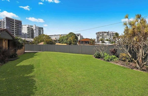 Mooloolaba House | Naroo 7 Central Mooloolaba Stay