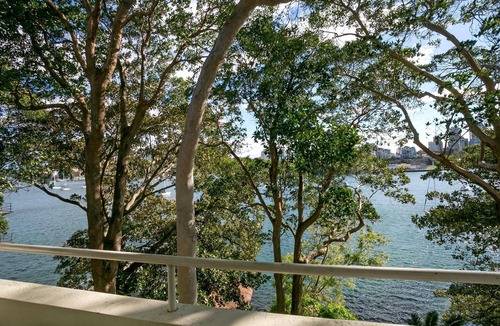 Kurraba Point Apartment | Neutral Bay- KURR6 - Kurraba Road - 1BR with Balcony Parking Near Kurraba Point Ferry and Harbour Views