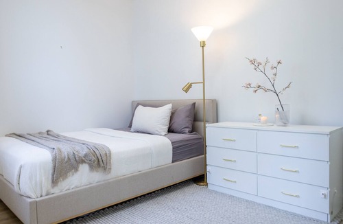 Wolli Creek Apartment | NEW! 1BR Apartment 5km to Airport, Train, Shops