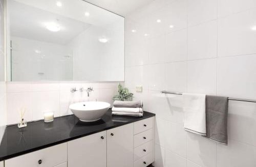 Sydney Central Business District Apartment | NEW! A Comfy & Stylish Apt Next to Darling Harbour