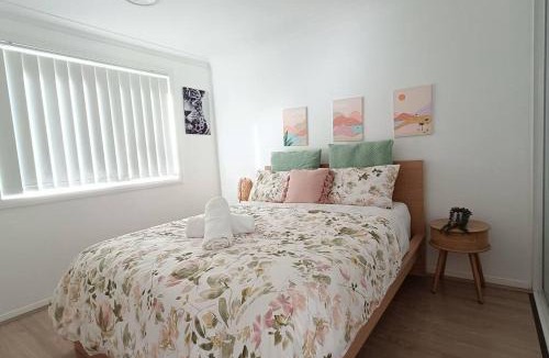 Baulkham Hills House | New and Cozy 2 Bedrooms Granny Flat with Aircon & Pool