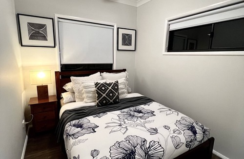 Eastgardens House | New Deluxe Guesthouse at Eastgardens (8)