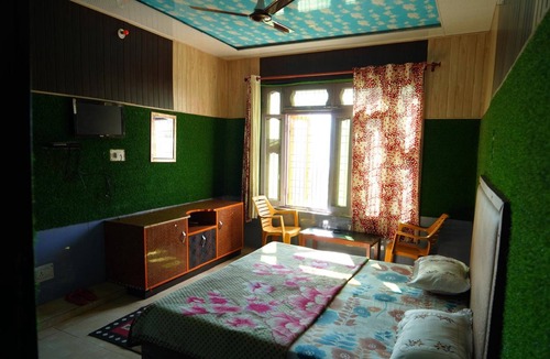Didihat Hotel | New Shri Anand Best Hotel Berinag