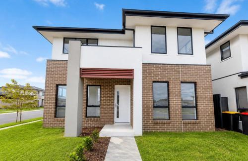 Austral House | New, Spacious and Cozy Home at Austral
