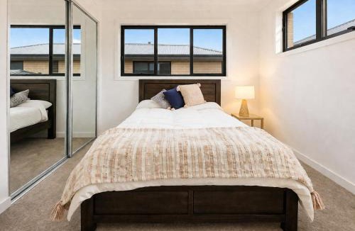 Austral House | New, Spacious and Cozy Home at Austral