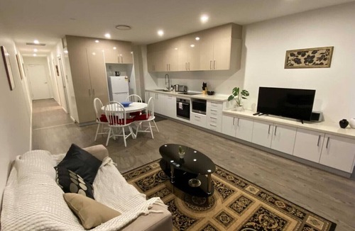 Kingston Apartment | New to VRBO: Kingston Foreshore Contemporary Apartment