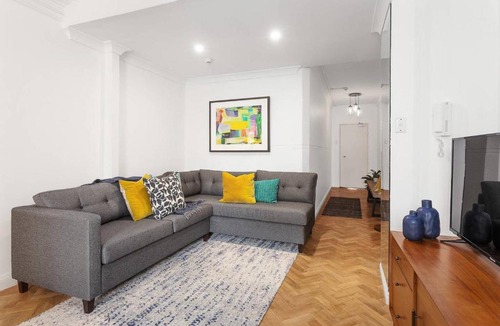 Kings Cross Apartment | Newly Renovated Potts Point 2BR Art Deco