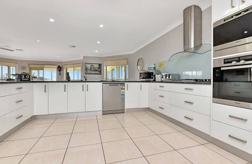 Allandale House | Noble Willow Homestead Lovedale. Super Spacious, with views and pool