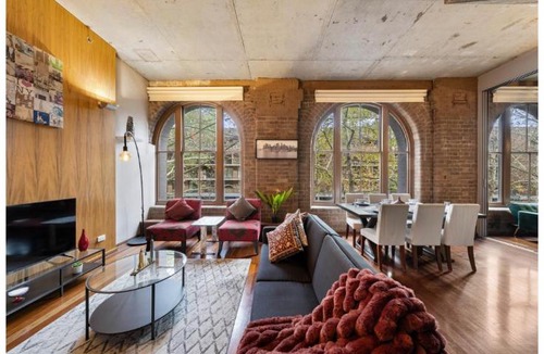 Darling Harbour Apartment | NYC Loft in Pyrmont walking distance from Darling Harbour and Free Parking