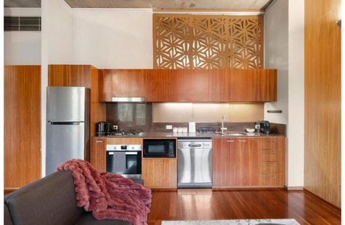 Darling Harbour Apartment | NYC Loft in Pyrmont walking distance from Darling Harbour and Free Parking