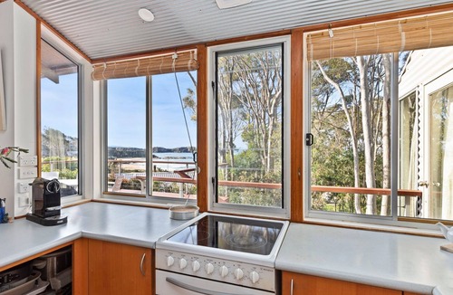 Rosedale House | Ocean Views Over Rosedale Beach