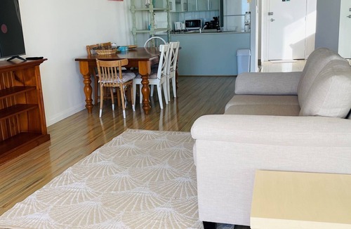 The Entrance Apartment | Ocean Views, Sundrift, Unit 18