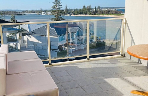 The Entrance Apartment | Ocean Views, Sundrift, Unit 18